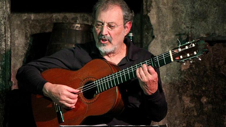 Ein Meister auf der Spanischen Gitarre: &bdquo;El Moreno&ldquo; alias Clemens Maria Peters.