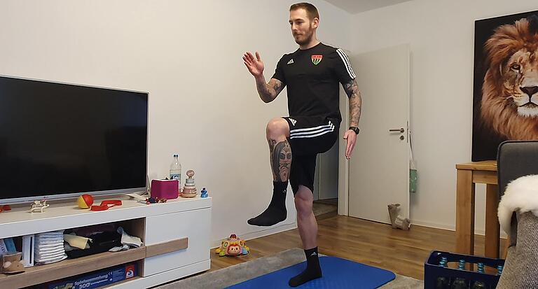 Schweinfurter Fußball-Trainer gibt 5 Fitness-Tipps fürs Wohnzimmer