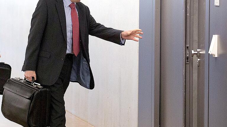 Hans-Georg Maaßen - Hans-Georg Maaßen wurde in den einstweiligen Ruhestand versetzt. Hans-Georg Maaßen - Hans-Georg Maaßen wurde in den einstweiligen Ruhestand versetzt.