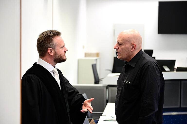 Staatsanwalt Johannes Kraus und der psychiatrische Sachverständige Dr. Thomas Wenske Staatsanwalt Johannes Kraus und der psychiatrische Sachverständige Dr. Thomas Wenske