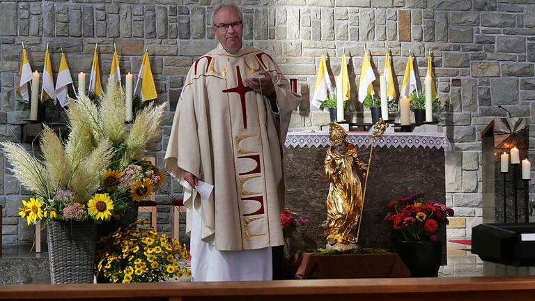 Pfarrer Helmut Rügamer, der Leiter des Pastoralen Raums Bergtheim-Fährbrück, erinnerte am Patroziniumstag in Dipbach an das Leben des heiligen Ägidius.