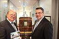 Museumsdirektor Peter Weidisch zeigt Staatsminister Winfried Bausback die  Ausstellungsräume des Museums: Foto: Benedikt Borst       -  Museumsdirektor Peter Weidisch zeigt Staatsminister Winfried Bausback die  Ausstellungsräume des Museums: Foto: Benedikt Borst