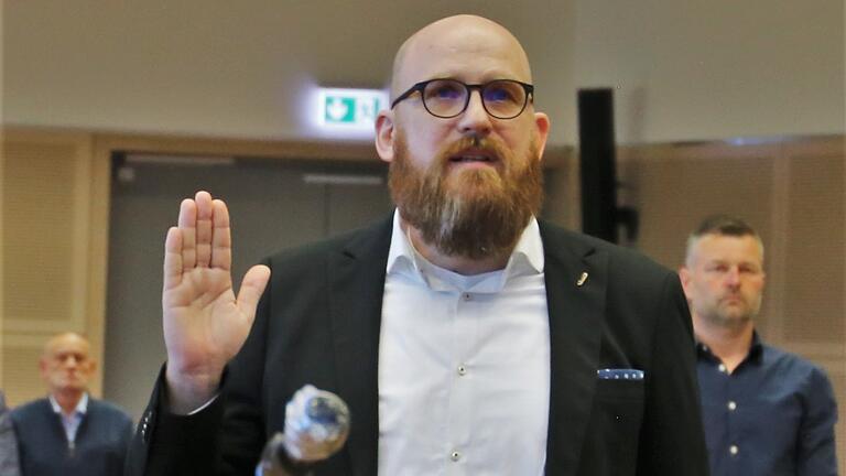Steffen Mucha (CSU) wird als dritter Bürgermeister in Veitshöchheim vereidigt. Steffen Mucha (CSU) wird als dritter Bürgermeister in Veitshöchheim vereidigt.