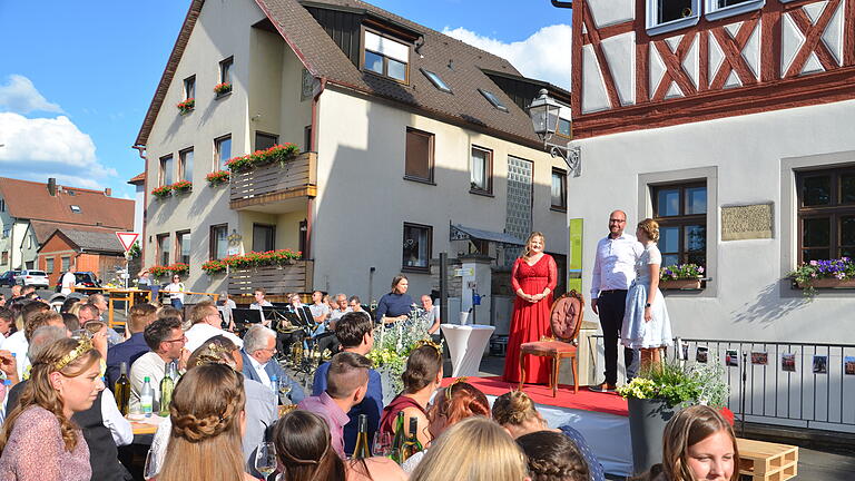 Krönungszeremonie zur 28. Stammheimer Weinprinzessin