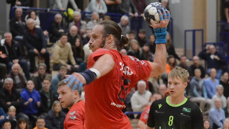 Franziskus Gerr (am Ball) und sein TSV Lohr haben sich zuletzt stabilisiert und sind in der Abstiegsrunde der Handball-Bayernliga dem Klassenerhalt nähergekommen. Franziskus Gerr (am Ball) und sein TSV Lohr haben sich zuletzt stabilisiert und sind in der Abstiegsrunde der Handball-Bayernliga dem Klassenerhalt nähergekommen.