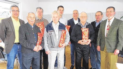 Dank für Vorstandsarbeit: Bei der Hauptversammlung des VdK Sandberg standen Ehrungen im Mittelpunkt. Das Bild zeigt (von links): Bürgermeister Joachim Bühner, Günter Metz, Alois Zehe, Edgar Zirkelbach, Josef Holzheimer, Kreisvorsitzenden Dirk Brosge, Willi Oswald und die beiden Vorsitzenden Ludwig Holzheimer und Alfons Holzheimer.