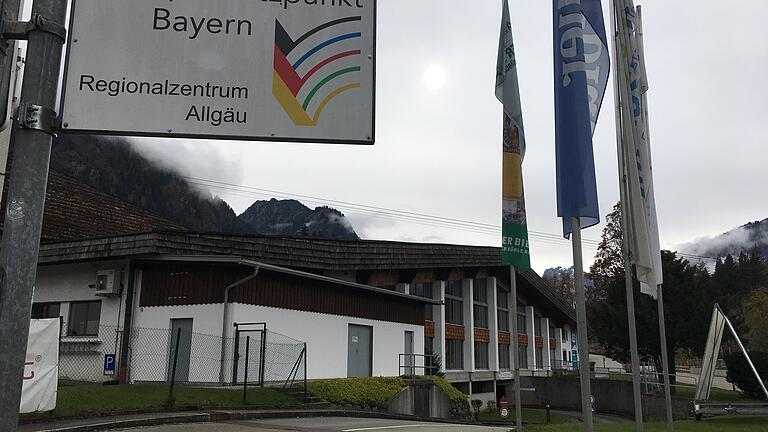 Bundesleistungszentrum Oberstdorf: Welche Position nimmt der Deutsche Olympische Sportbund im Fall des umstrittenen Eiskunstlauftrainers Karel Fajfr ein?&nbsp;&nbsp;