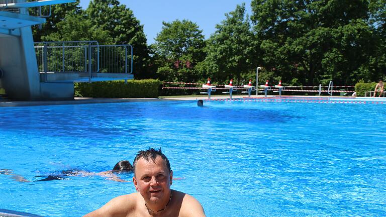 Matthias Schmitt freut sich, dass er wieder Schwimmen gehen kann.       -  Matthias Schmitt freut sich, dass er wieder Schwimmen gehen kann.