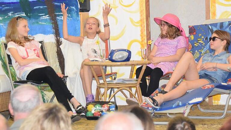 Theater der Pfarrjugend in Urspringen: Kommissar Klotzigs schlimmster Fall begeisterte das Publikum. Theater der Pfarrjugend in Urspringen: Kommissar Klotzigs schlimmster Fall begeisterte das Publikum.