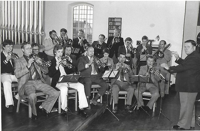 Der Posaunenchor gab etwa Mitte der 70er Jahre auf der Empore neben der Orgel unter der Leitung von Hermann Heinemann ein Konzert. Der Posaunenchor gab etwa Mitte der 70er Jahre auf der Empore neben der Orgel unter der Leitung von Hermann Heinemann ein Konzert.