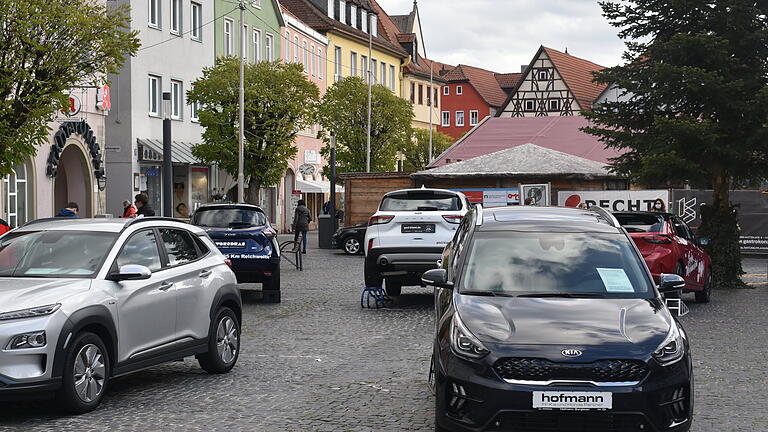 Aus diesen fünf Autos darf sich der Gewinner des Hauptpreises der Weihnachtsverlosung eines auswählen. Aus diesen fünf Autos darf sich der Gewinner des Hauptpreises der Weihnachtsverlosung eines auswählen.