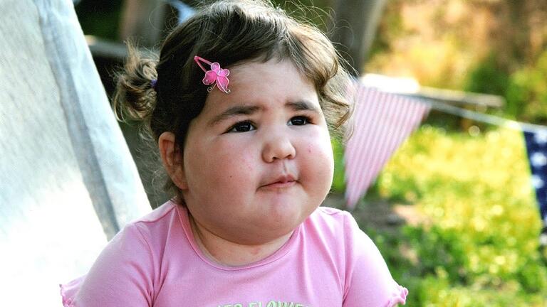 Als Celine in den Kindergarten kam, war sie von den Nebenwirkungen ihrer Medikamente gezeichnet. Als Celine in den Kindergarten kam, war sie von den Nebenwirkungen ihrer Medikamente gezeichnet. 