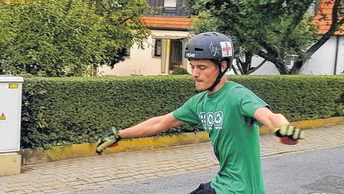 Hawaiianische Sportart: Jannis Orth hat das Longboarden zu seiner Passion gemacht.