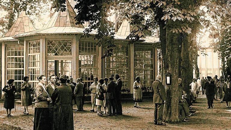 Die 20er Jahre waren auch für den Kurbetrieb in Bad Mergentheim eine Blütezeit. Diese Aufnahme zeigt die Morgentrinkstunde im Jahr 1924. Die 20er Jahre waren auch für den Kurbetrieb in Bad Mergentheim eine Blütezeit. Diese Aufnahme zeigt die Morgentrinkstunde im Jahr 1924.