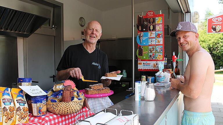 Ein Stück selbst gebackener Kuchen und ein kühles Getränk &ndash; damit stärken sich die Besucher des Mellerschter Freibads gerne. Kiosk-Pächter Karl-Heinz Haaf hat dazu für seine Gäste stets einen lockeren Spruch auf den Lippen.