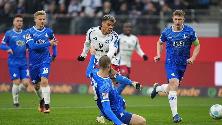 Hamburger SV - Darmstadt 98       -  Königsdörffer trifft für den HSV.