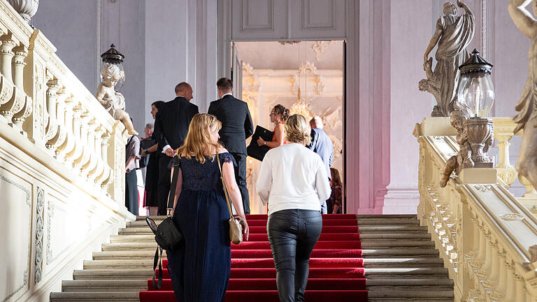 Beim Staatsempfang des Mozartfests kamen rund 450 Besucher um den Amsterdam Sinfonietta mit Daniel Lozakovich und Candida Thompson zuzuhören und die Musik sowie den Abend zu genießen.