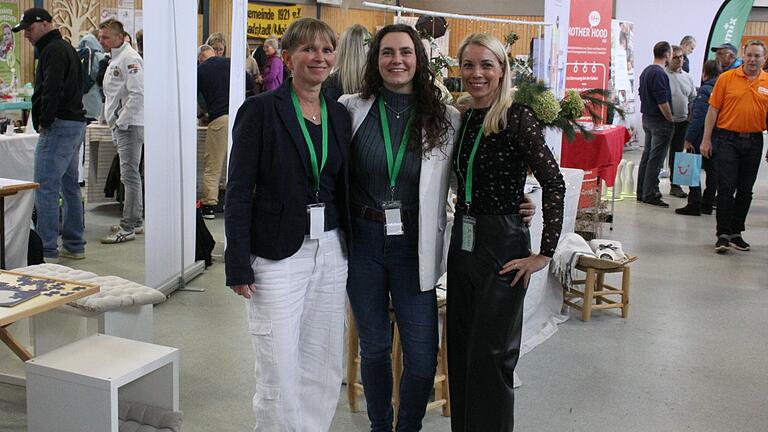 Zufrieden sind die Organisatorinnen Ulrike Marten-Öchsner, Emma Öchsner und Julia Tarabeh mit der zweiten Kids-Messe, die am Samstag in Karlstadt mit 30 Ausstellern in und vor der TG-Halle stattfand.