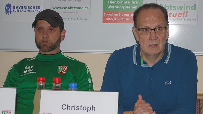 Der bisherige Abtswinder Mario Schindler (links) und Klubmanager Christoph Mix bei der Pressekonferenz nach dem Spiel gegen Eltersdorf Ende September.