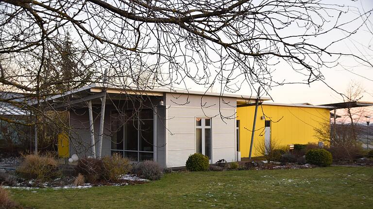 Am Ortsrand von Urspringen, in unmittelbarer Nachbarschaft zur Bäckerei, wird der Dorfladen von Urspringen eröffnen. Am Ortsrand von Urspringen, in unmittelbarer Nachbarschaft zur Bäckerei, wird der Dorfladen von Urspringen eröffnen.