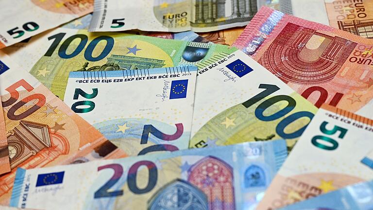 Ehrlicher Finder gibt Handtasche mit 26.000 Euro ab