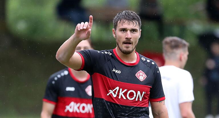 Neuzugang Benjamin Girth traf bei seinem Debüt im Kickers-Trikot gleich sieben Mal. Neuzugang Benjamin Girth traf bei seinem Debüt im Kickers-Trikot gleich sieben Mal.