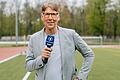 Paukt fleißig unterfränkische Geographie: Sportreporter Peter Großmann vom ARD-Morgenmagazin. Ab kommenden Montag, 21. Juni, moderiert er aus Veitshöchheim zur Fußball-Europameisterschaft.