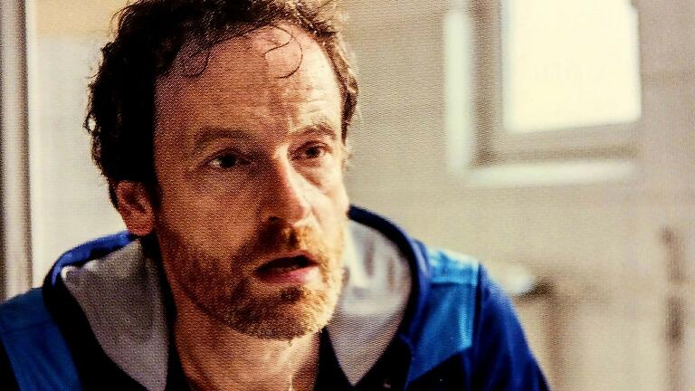 Vom Leben gezeichnet - so kennt man Jörg Hartmann als Hauptkommissar Peter Faber im Dortmunder 'Tatort'. Vom Leben gezeichnet - so kennt man Jörg Hartmann als Hauptkommissar Peter Faber im Dortmunder 'Tatort'.
