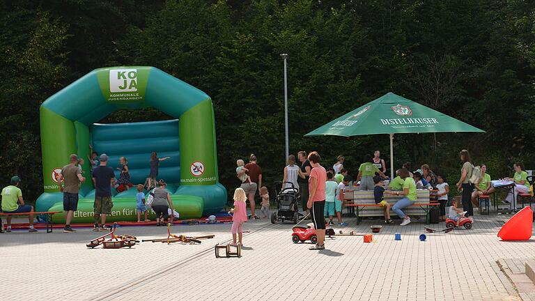 Rechtenbach war die vorletzte von insgesamt 21 Ortschaften, in denen das Spielmobil in diesen Sommerferien Station machte.&nbsp;