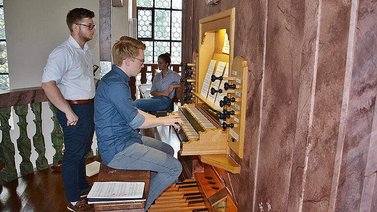 Viel Beifall gab es in der Wallfahrtskirche von Ipthausen für einen besonderen Orgelabend. Schüler der Berufsfachschule für Musik musizierten unter der Leitung ihrer Dozenten Stefan Adam und Wolfram Bieber.