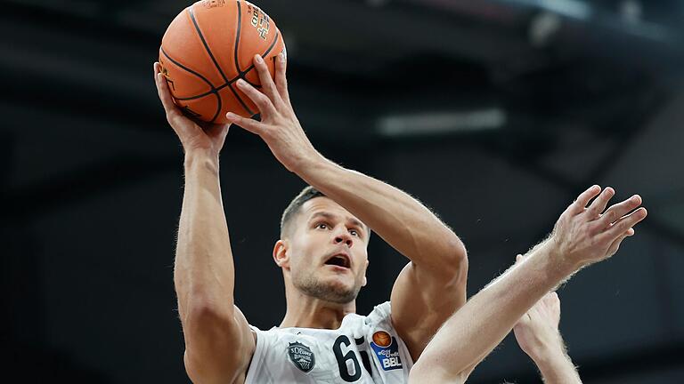 Ist für die Baskets (im Bild: Filip Stanic) ein Sieg gegen den Titelverteidiger Alba Berlin drin?