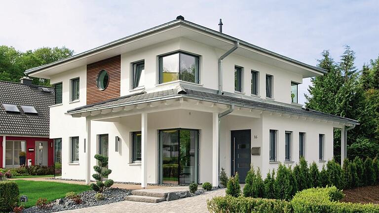 Wie viel Moderne verträgt heute ein Haus? Im Zweifel immer so viel, wie es die Bebauungspläne der Gemeinden zulassen. Das Symbolbild zeigt eine Stadtvilla als Musterhaus.