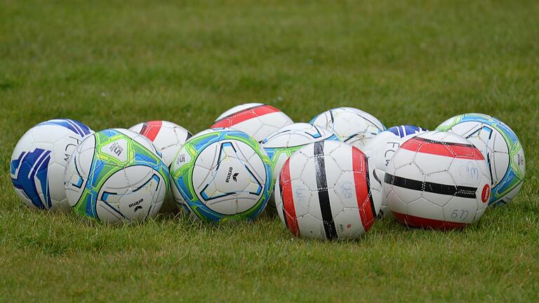 Auch der Spielbetrieb im Juniorenbereich kann pandemiebedingt nicht mehr zu Ende geführt werden. Der Bayerische Fußball-Verband teilte mit, dass die Saison abgebrochen werde. Auch der Spielbetrieb im Juniorenbereich kann pandemiebedingt nicht mehr zu Ende geführt werden. Der Bayerische Fußball-Verband teilte mit, dass die Saison abgebrochen werde.