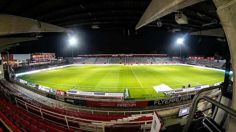 Das Stadion am Dallenberg: Es soll in den kommenden Jahren Zug um Zug ausgebaut werden. Das war jetzt unter anderem Thema in der Steuerungsgruppe Kickers im Würzburger Rathaus.