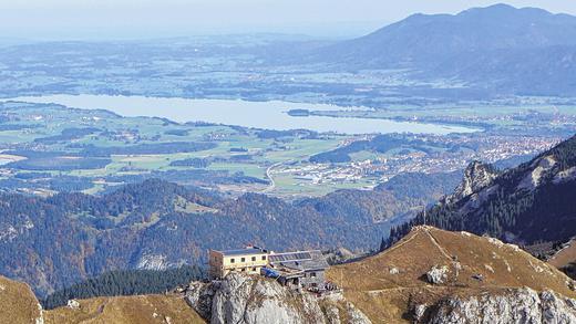 Mit Blick auf den Grüntensee: die Bad Kissinger Hütte der DAV-Sektion Kissingen auf dem Aggenstein in Tirol. FOTO DAV