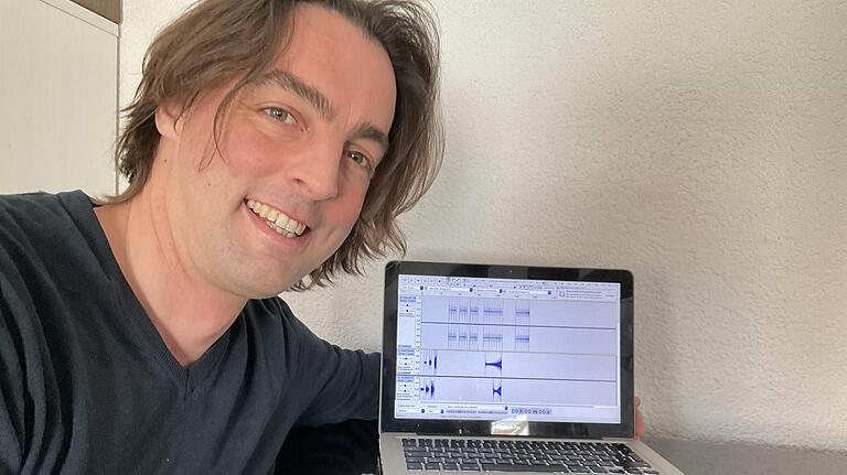 Musiklehrer Michael Styppa fertigte Klangcollagen am Computer.