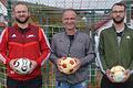 Das Torhüter-Gen liegt bei den Heinrichs in der Familie: Marcel (links) und Lukas (rechts) haben es von ihrem Vater Rolf (Mitte) geerbt. Am Montag werden die beiden Brüder im Derby TSV Ostheim gegen SG Hausen/Nordheim zu sportlichen Rivalen.