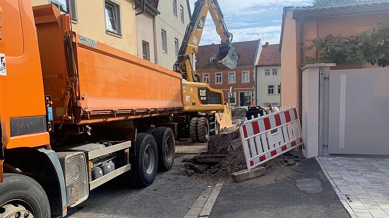 Obwohl es zwischenzeitlich anders geplant war, bleibt der Gehweg auf dieser Seite. Er wird aber künftig mit Pflaster versehen sein.       -  Obwohl es zwischenzeitlich anders geplant war, bleibt der Gehweg auf dieser Seite. Er wird aber künftig mit Pflaster versehen sein.