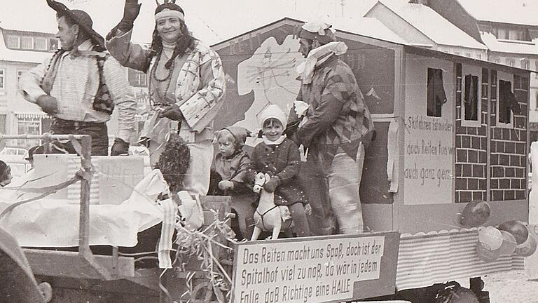 Auch lokale Themen wurden auf den Faschingswagen wie hier 1969 angesprochen Auch lokale Themen wurden auf den Faschingswagen wie hier 1969 angesprochen