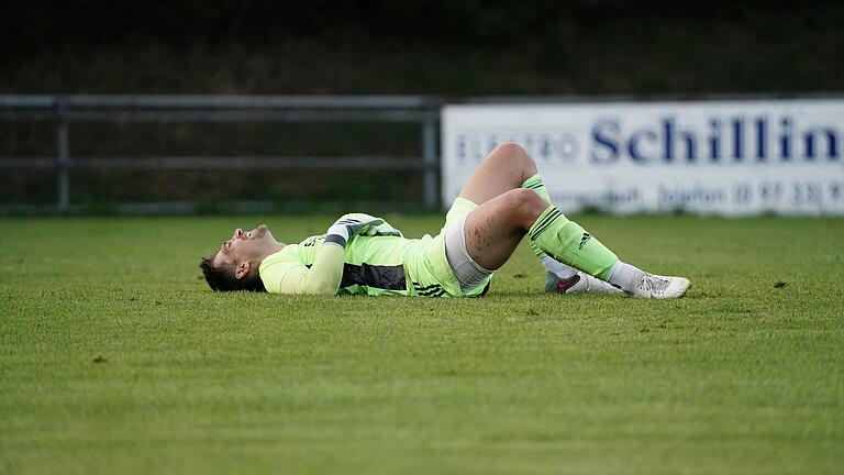 Auch Keeper Patrick Balling vom TSV Münnerstadt musste gegen Unterhaching zweimal hinter sich greifen. Er war zur Halbzeit eingewechselt worden, weil Spieletrainer Simon Snaschel möglichst viele Spieler einsetzen wollte. Auch Keeper Patrick Balling vom TSV Münnerstadt musste gegen Unterhaching zweimal hinter sich greifen. Er war zur Halbzeit eingewechselt worden, weil Spieletrainer Simon Snaschel möglichst viele Spieler einsetzen wollte.