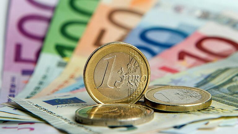 Wie viel Geld bleibt Kitzingen zum Investieren? Die Kämmerin hat den Stadtrat schon auf einmal auf schwierige Zeiten eingestimmt. Wie viel Geld bleibt Kitzingen zum Investieren? Die Kämmerin hat den Stadtrat schon auf einmal auf schwierige Zeiten eingestimmt.