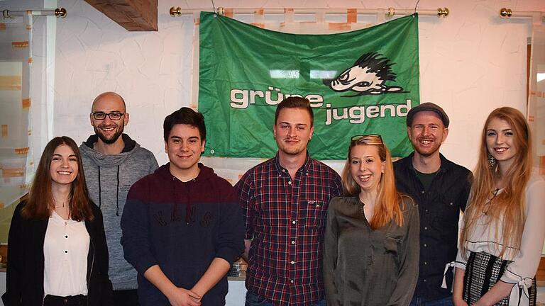 Die Grüne Jugend: Sandra Weipert, Oliver Eckardt, Jan-Malte Korff, Joschua Wolf, Irina, Hönig, Fynn Drees, Marie Kaiser. Foto: Petra Winter       -  Die Grüne Jugend: Sandra Weipert, Oliver Eckardt, Jan-Malte Korff, Joschua Wolf, Irina, Hönig, Fynn Drees, Marie Kaiser. Foto: Petra Winter
