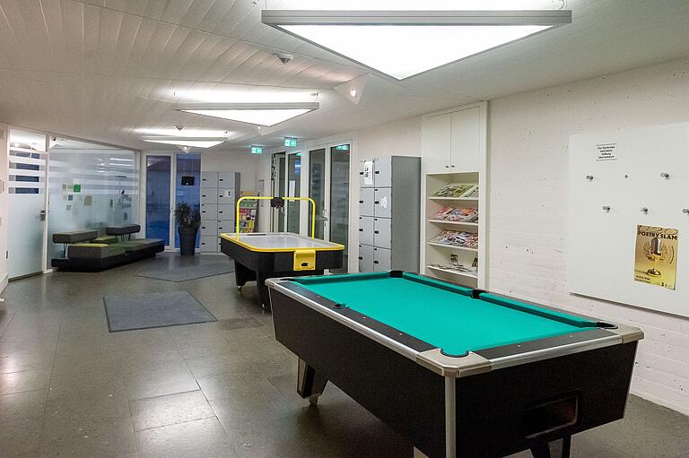 Von Billard bis Playstation reicht die breite Palette des Freizeitangebots im Jugendtreff kom,ma. Von Billard bis Playstation reicht die breite Palette des Freizeitangebots im Jugendtreff kom,ma.
