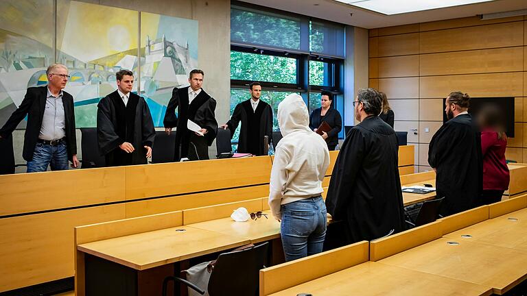 Im Mai sprach das Landgericht sein Urteil über eine ehemalige Erzieherin und eine Gruppenleiterin aus der Kita Greußenheim. Im Mai sprach das Landgericht sein Urteil über eine ehemalige Erzieherin und eine Gruppenleiterin aus der Kita Greußenheim.