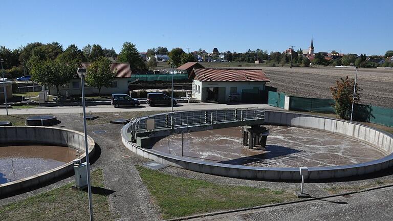 Die Stadt Hofheim investiert in den kommenden Jahren rund 9 Millionen Euro in die Abwasserbeseitigung. Das Foto zeigt die städtische Kläranlage Hofheim (Archivfoto).