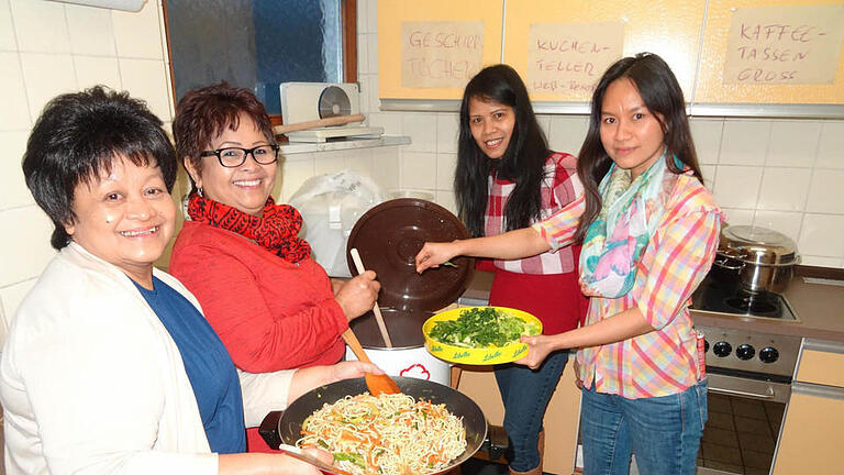 Auch philippinisch gekocht wurde beim Weltgebetstag der Frauen.  Foto: Martina Fuchs       -  Auch philippinisch gekocht wurde beim Weltgebetstag der Frauen.  Foto: Martina Fuchs