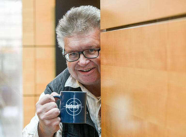Seinen Kaffee trinkt Manfred Schweidler gerne mal aus der Kaffeetasse: Zum Jubiläum der TV-Serie stellt der Main-Post-Polizeireporter seine zehn Lieblingsfolgen vor. Seinen Kaffee trinkt Manfred Schweidler gerne mal aus der Kaffeetasse: Zum Jubiläum der TV-Serie stellt der Main-Post-Polizeireporter seine zehn Lieblingsfolgen vor.