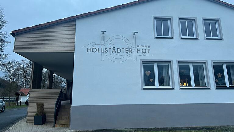 Das Team rund um Michael Gensler, Koch und Chef des Restaurants Hollstädter Hof, ist für den Feiertagsbetrieb gut aufgestellt. Das Team rund um Michael Gensler, Koch und Chef des Restaurants Hollstädter Hof, ist für den Feiertagsbetrieb gut aufgestellt.