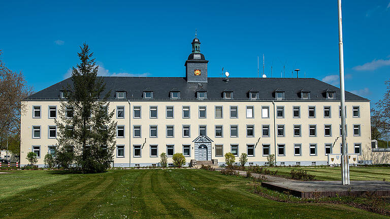 In einem ersten Schritt soll das ehemalige America House im Ehrenhof der Ledward Kasserne für den Aufbau der i-Factory in Schweinfurt genutzt werden.