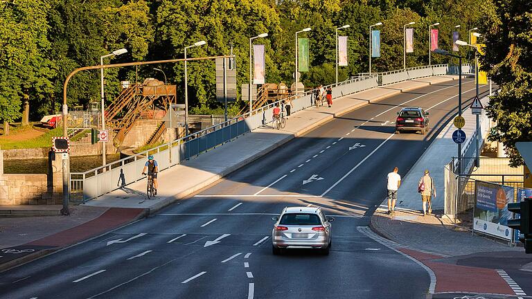 Die Maxbrücke in Schweinfurt. Sie wird neu gebaut und überquert dabei auch ein Naturschutzgebiet.